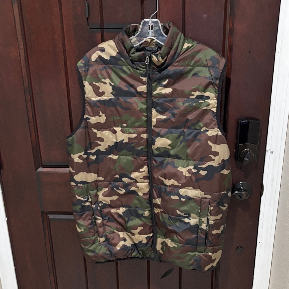 Swiss Tech Camo Puffer Vest L